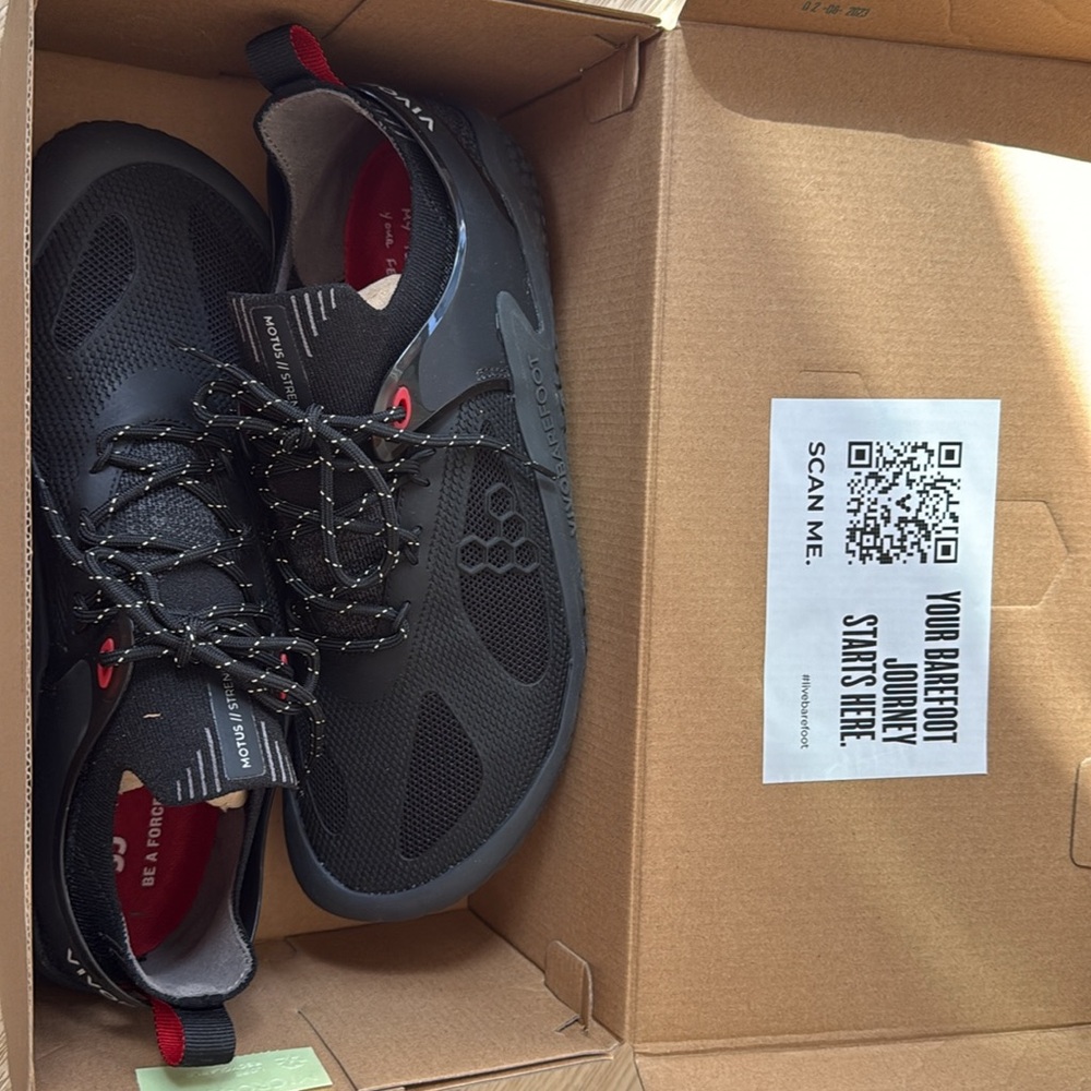 Vivo Barefoot Motus Strength BNIB